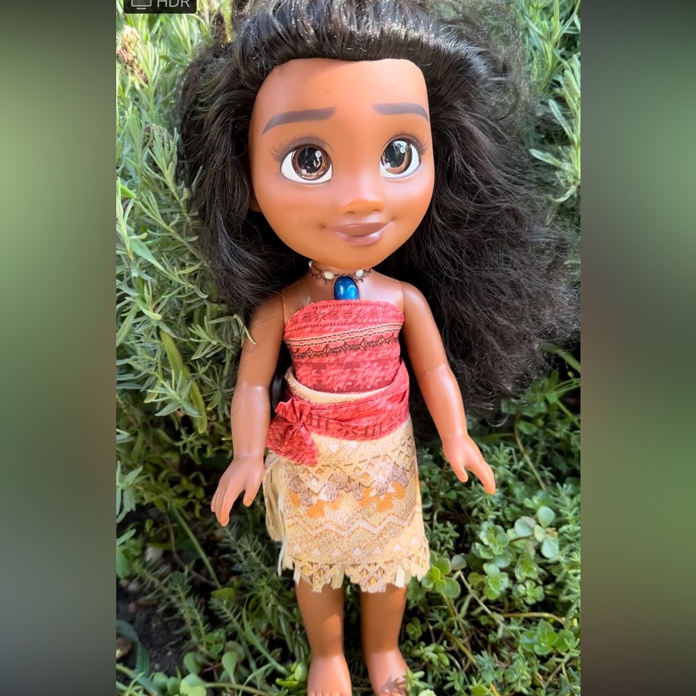 Singing Moana, 14” tall, only doll as shown in video.